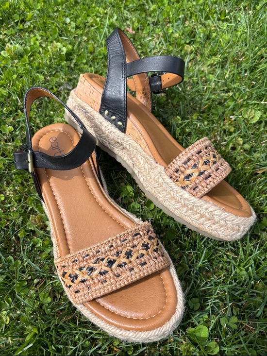 Earth Shoes - Earth Woven Espadrille Sandals - Black & Tan size 7.5